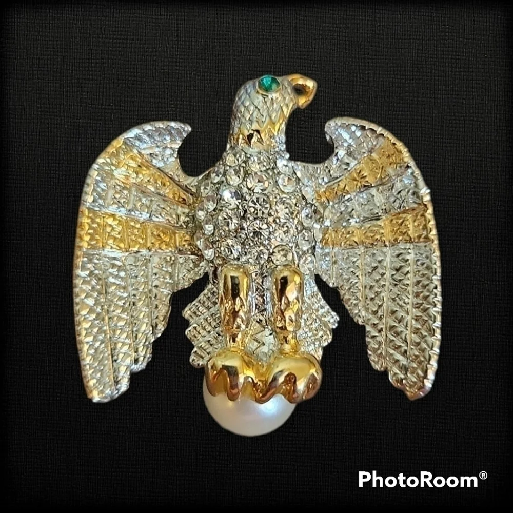 Vtg Eagle Perched Pearl Rhinestone Fantasy Castlecore Cosplay Brooch